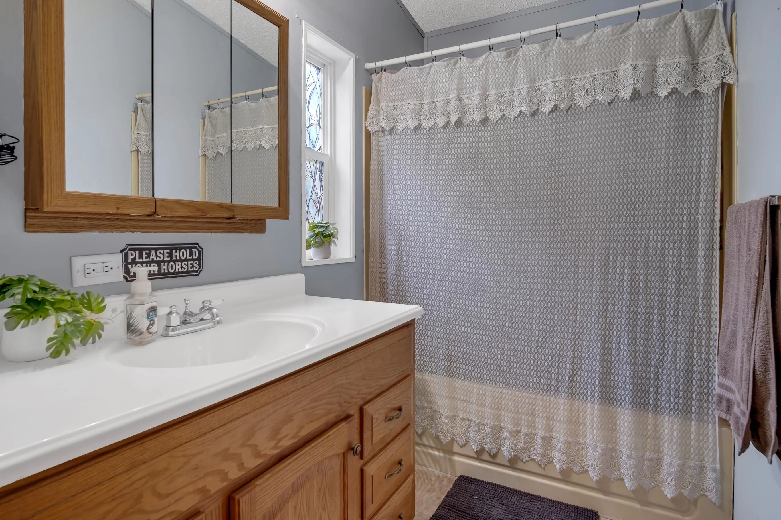 Burrton, Kansas 67020, United States, 3 Bedrooms Bedrooms, ,2 BathroomsBathrooms,Residential,Active,115206