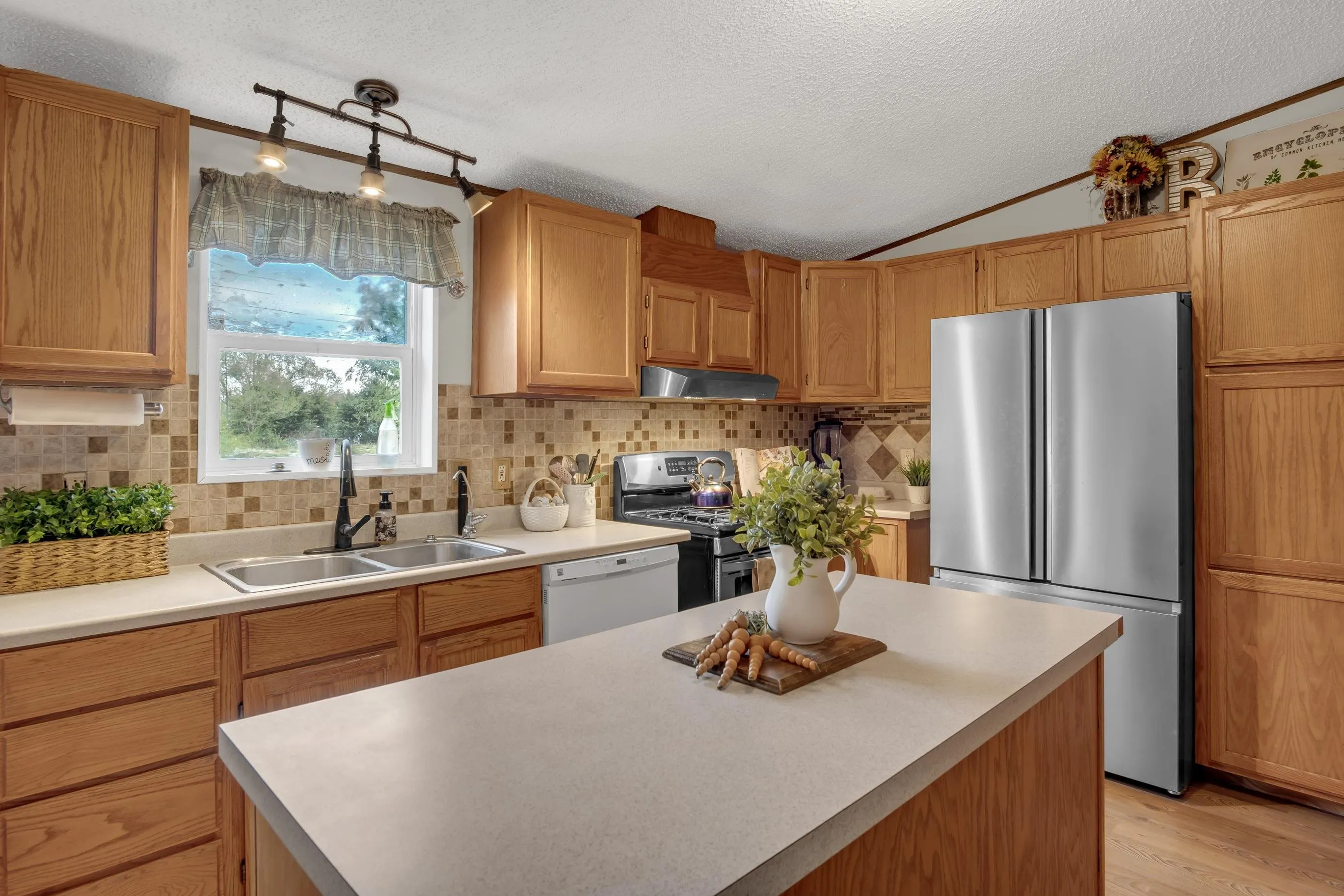 Burrton, Kansas 67020, United States, 3 Bedrooms Bedrooms, ,2 BathroomsBathrooms,Residential,Active,115206