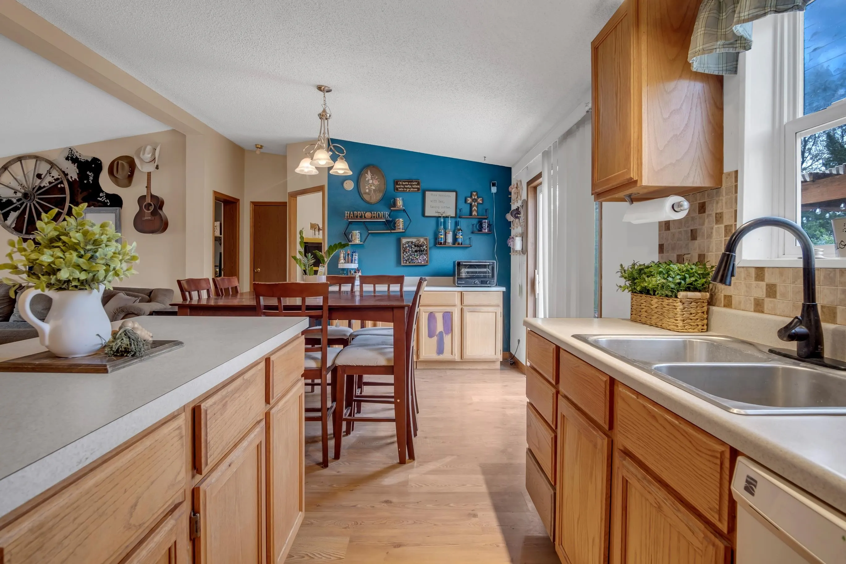 Burrton, Kansas 67020, United States, 3 Bedrooms Bedrooms, ,2 BathroomsBathrooms,Residential,Active,115206