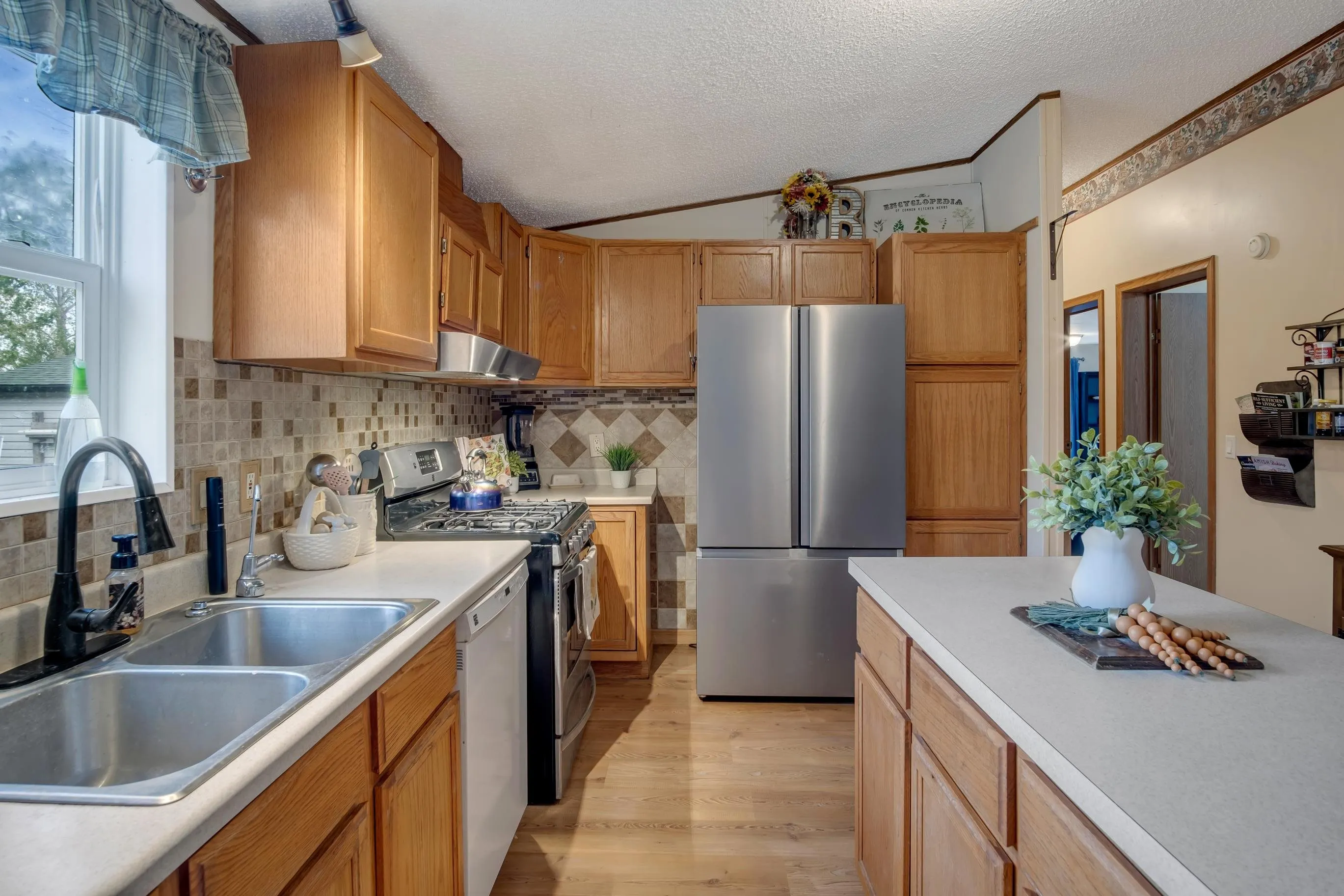 Burrton, Kansas 67020, United States, 3 Bedrooms Bedrooms, ,2 BathroomsBathrooms,Residential,Active,115206