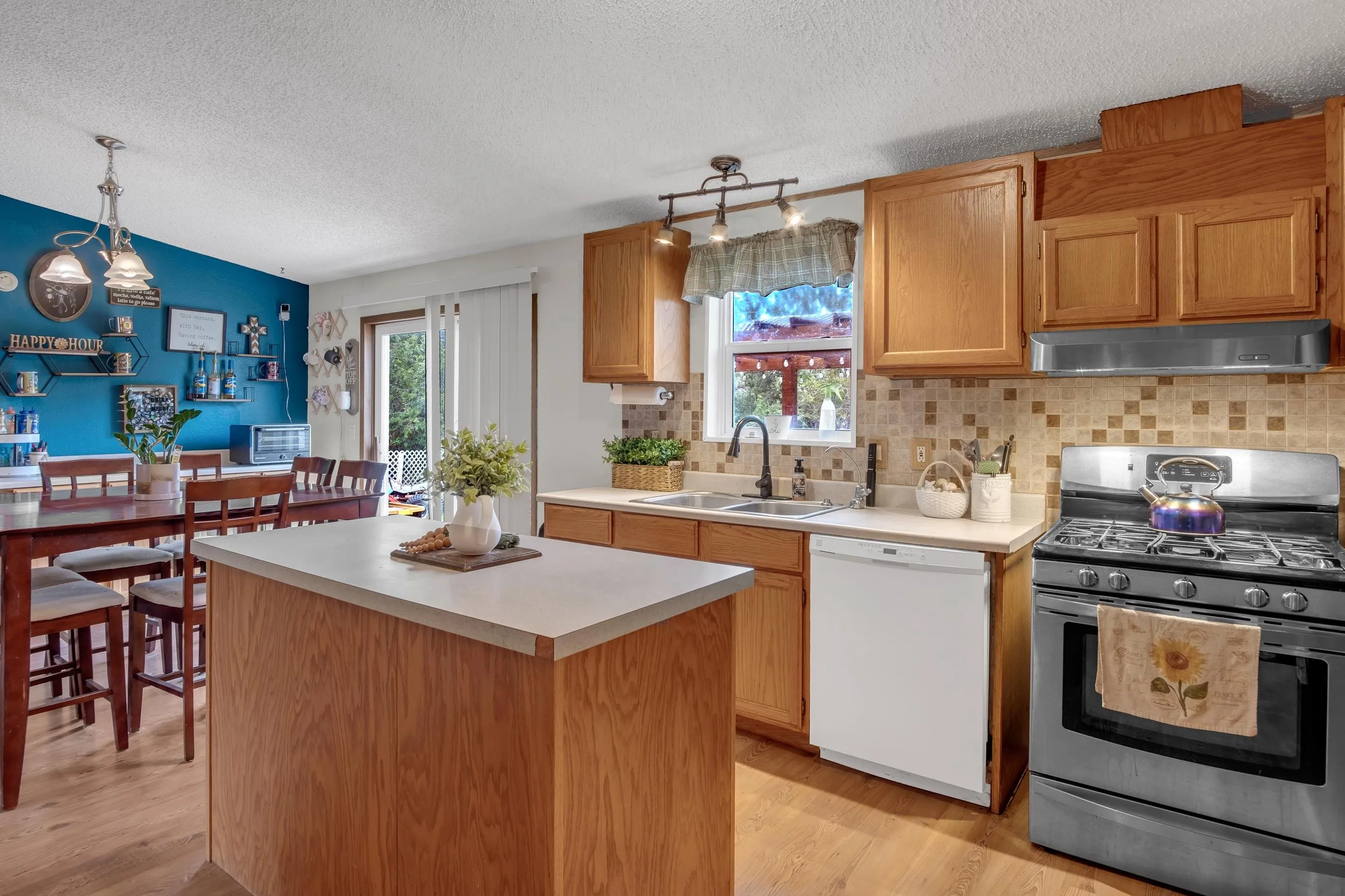 Burrton, Kansas 67020, United States, 3 Bedrooms Bedrooms, ,2 BathroomsBathrooms,Residential,Active,115206