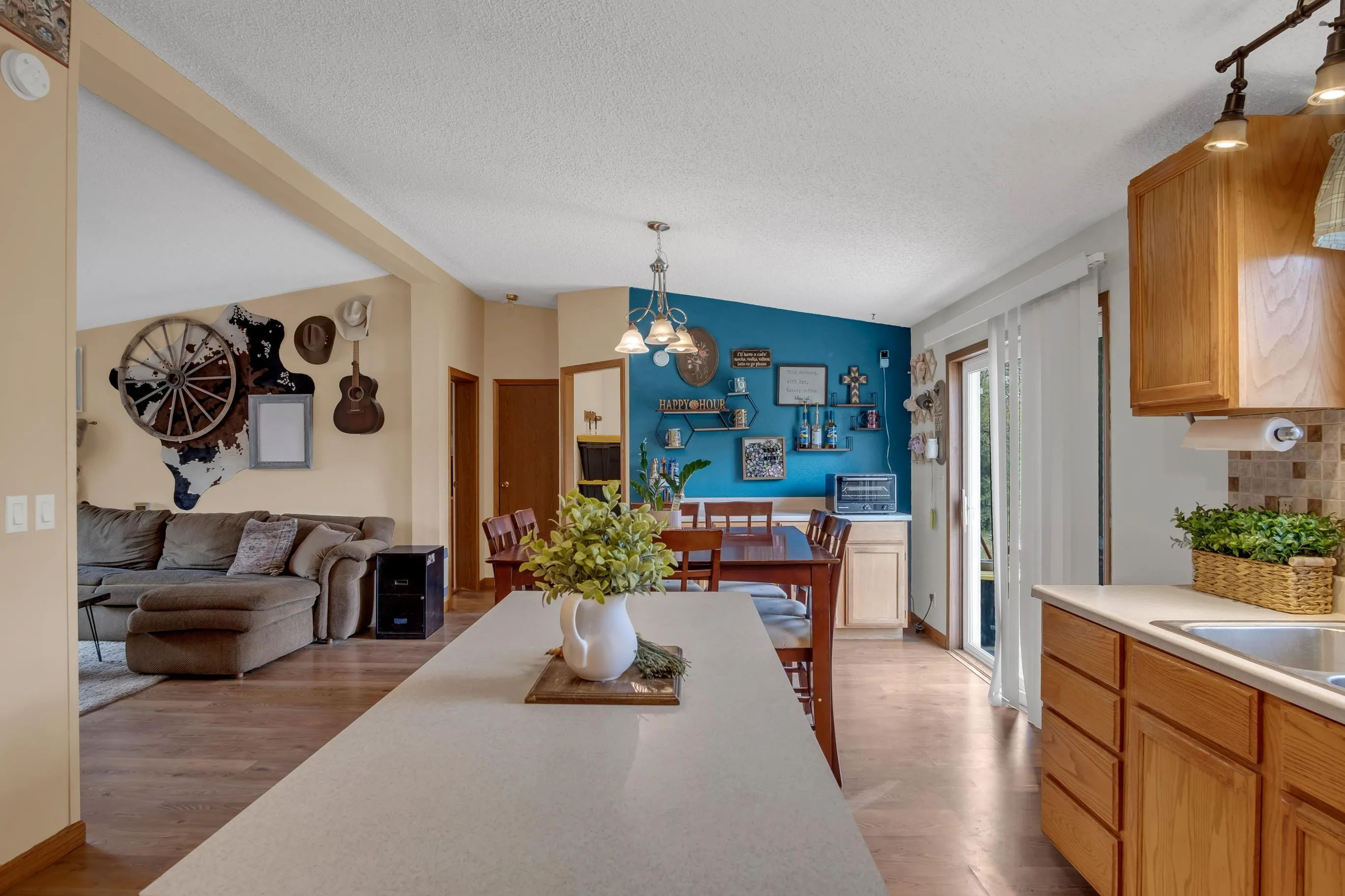 Burrton, Kansas 67020, United States, 3 Bedrooms Bedrooms, ,2 BathroomsBathrooms,Residential,Active,115206