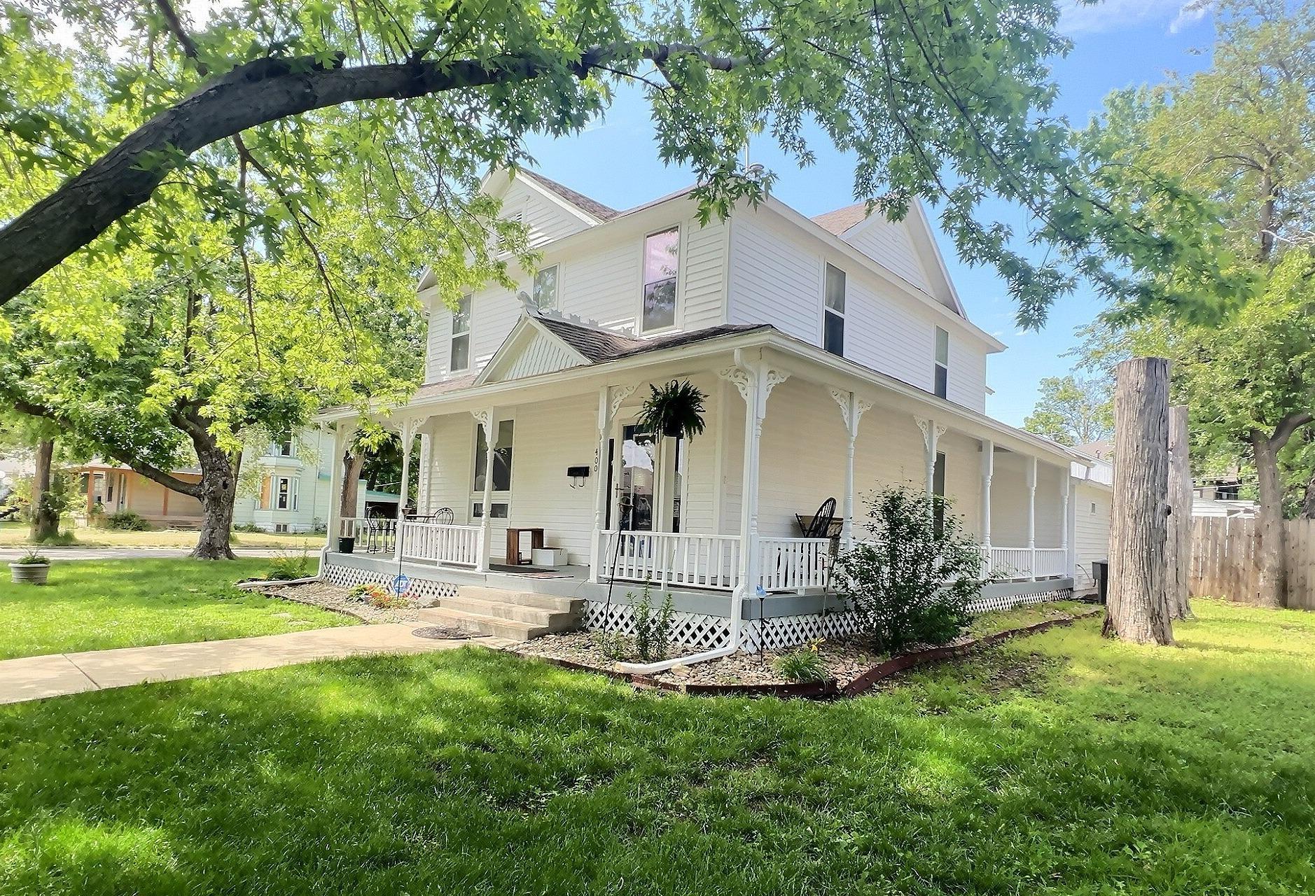 400 E 1st St, Newton, Kansas image 1