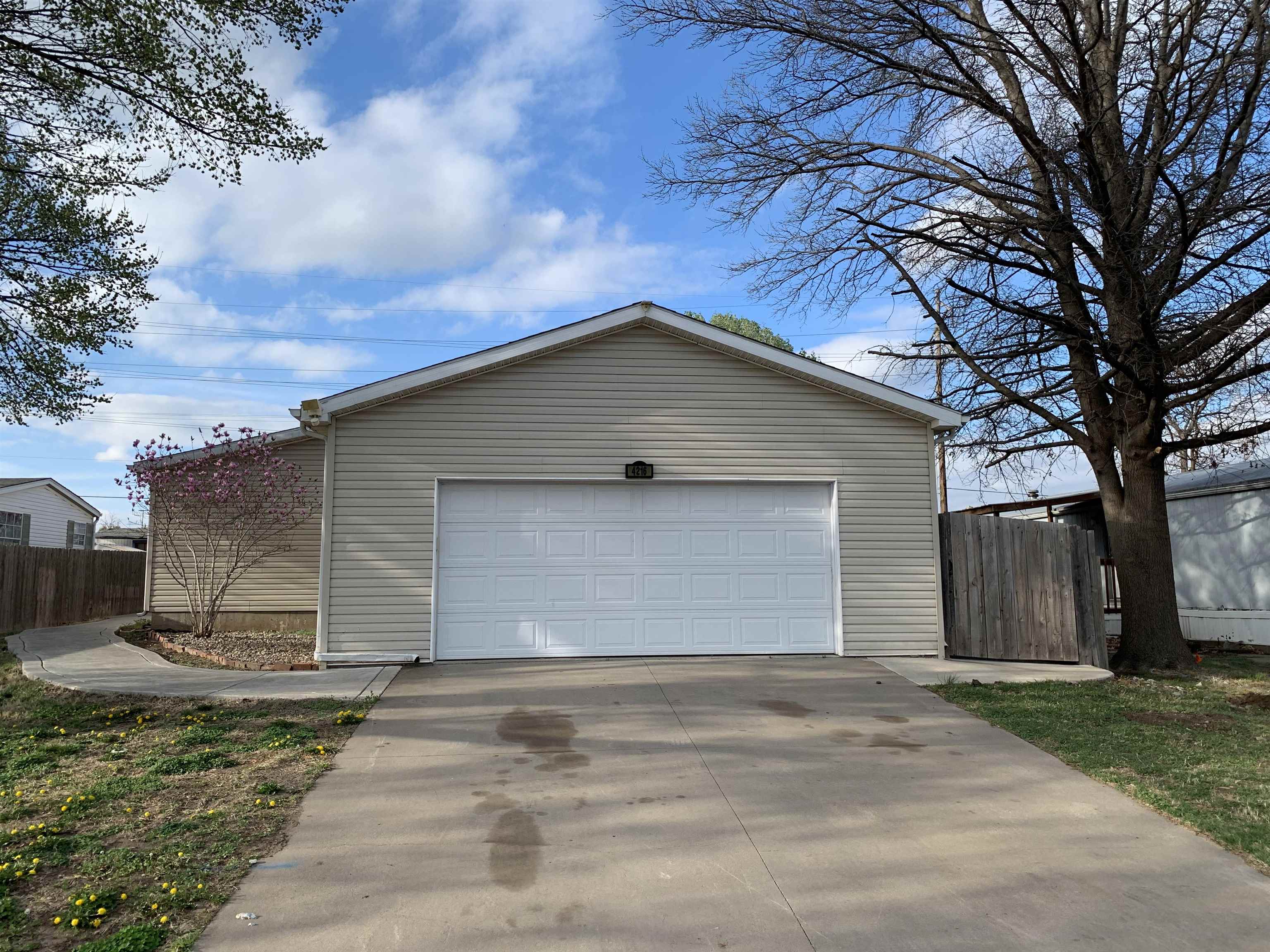 4216 E Jonquil Cir, Wichita, Kansas image 2