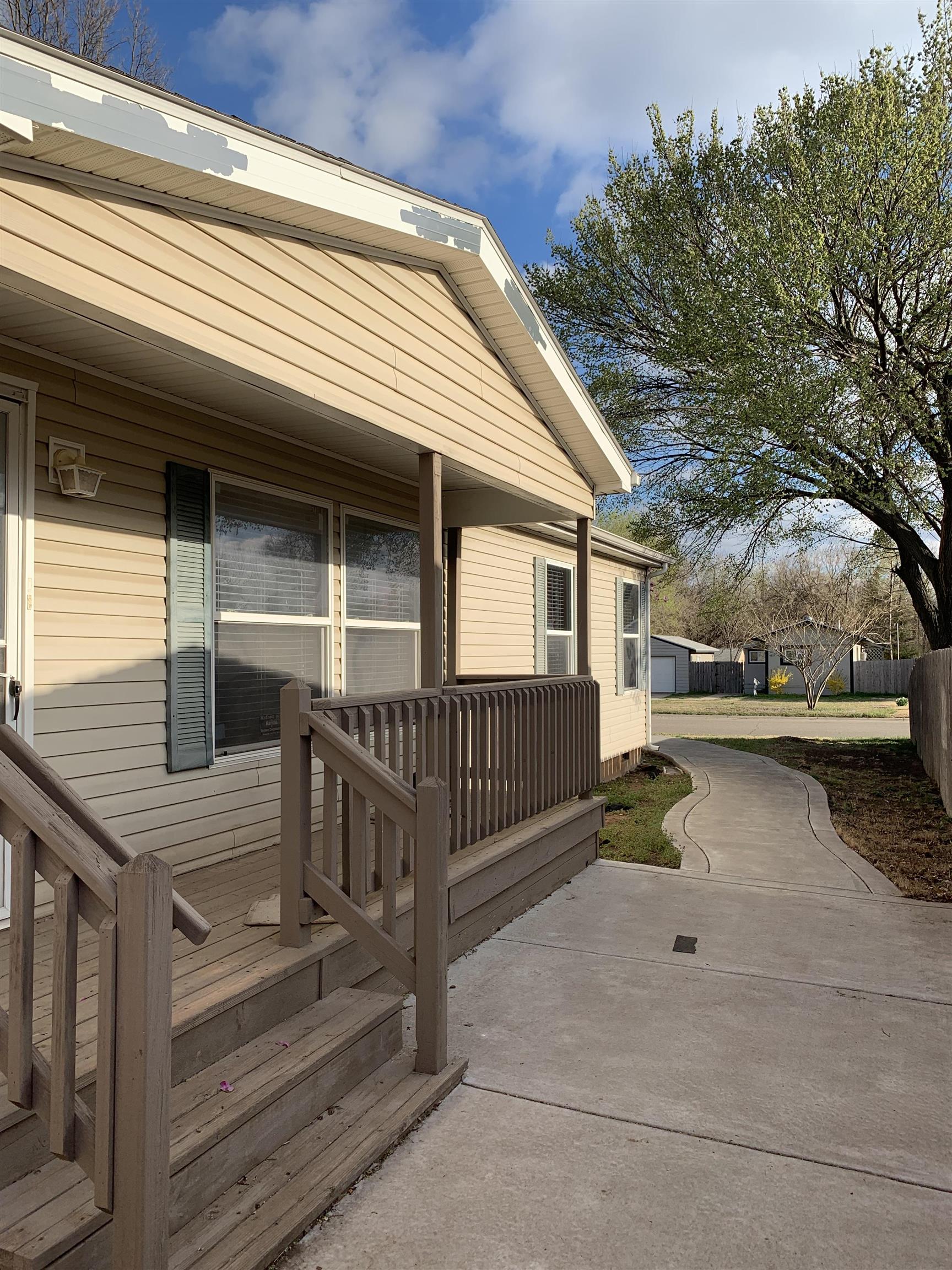 4216 E Jonquil Cir, Wichita, Kansas image 3