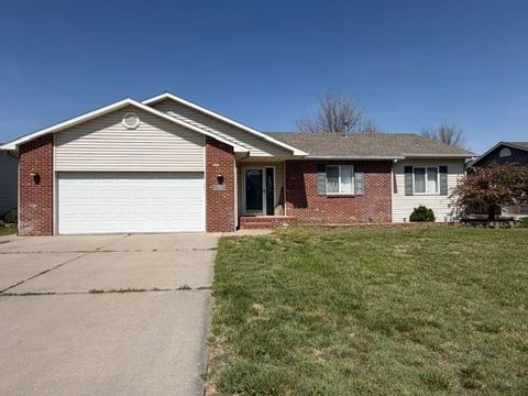Homes For Sale - 302 E 37th Ave<br/> Reno County, Hutchinson, KS 67502