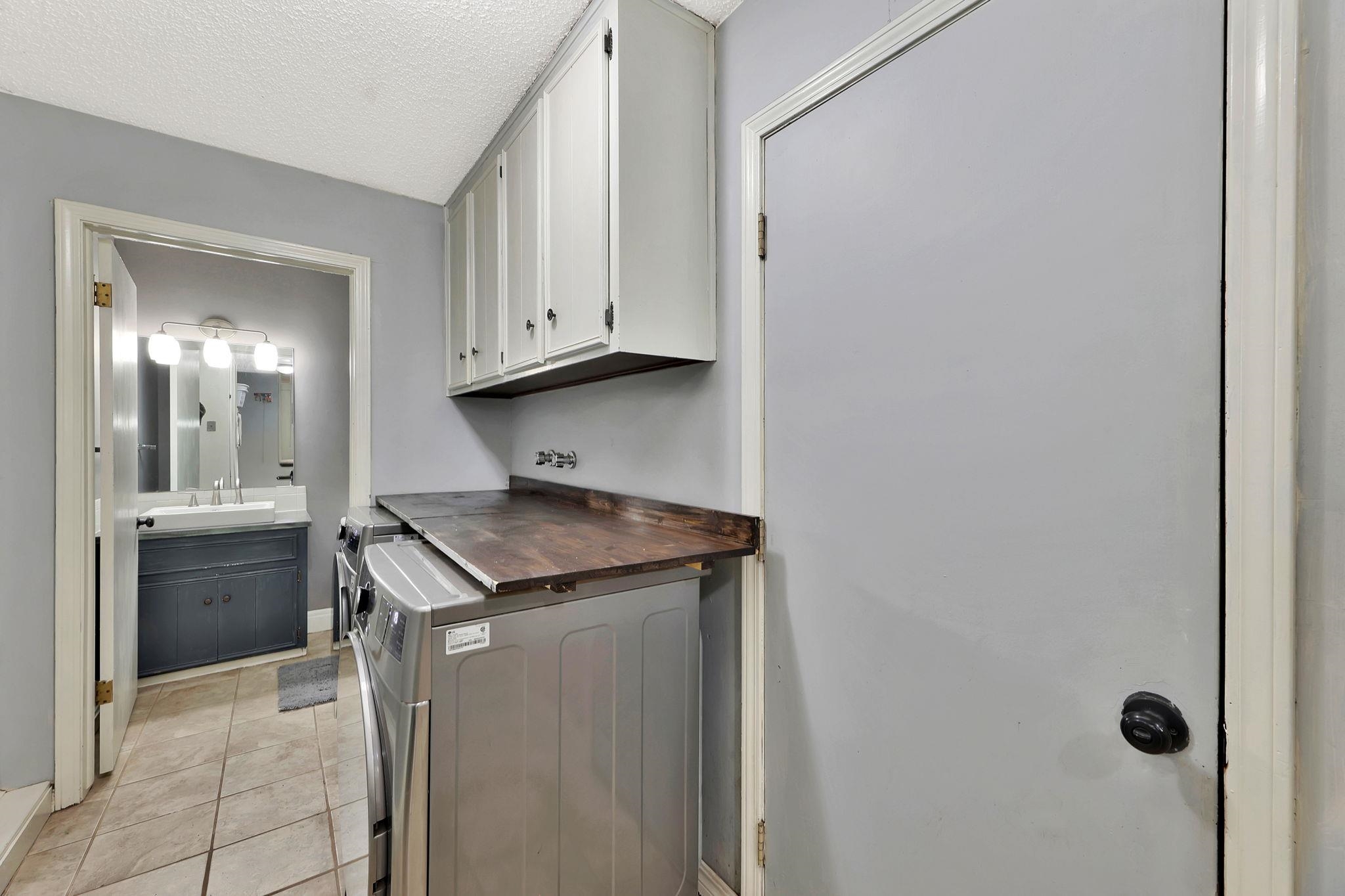 1216 N Armstrong Ct, Derby, Virginia image 24