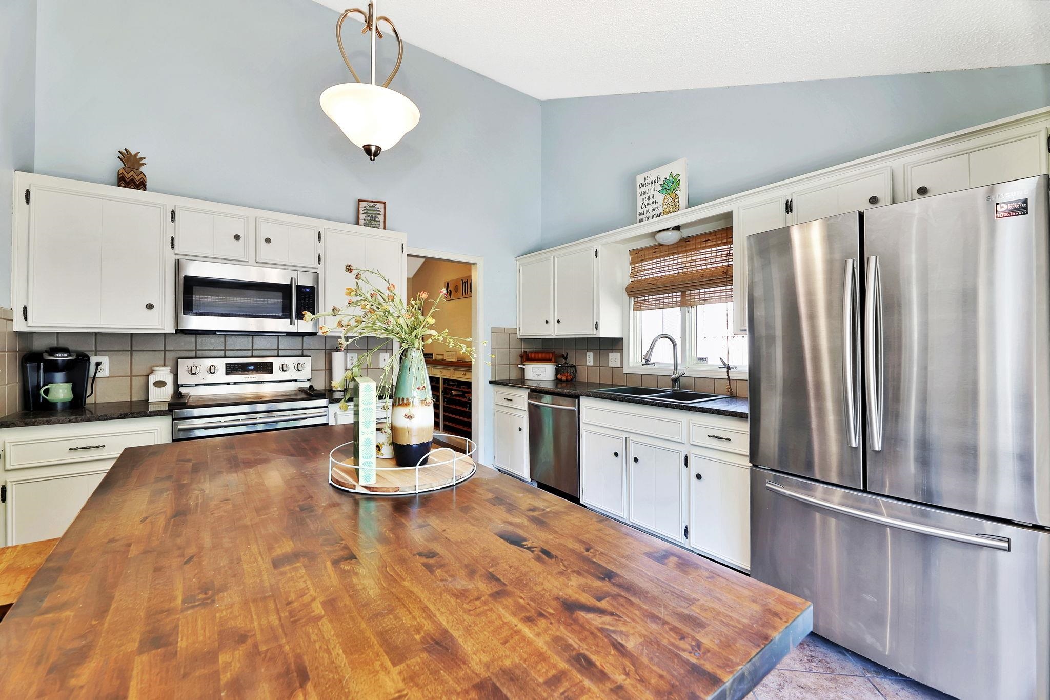 1216 N Armstrong Ct, Derby, Virginia image 11