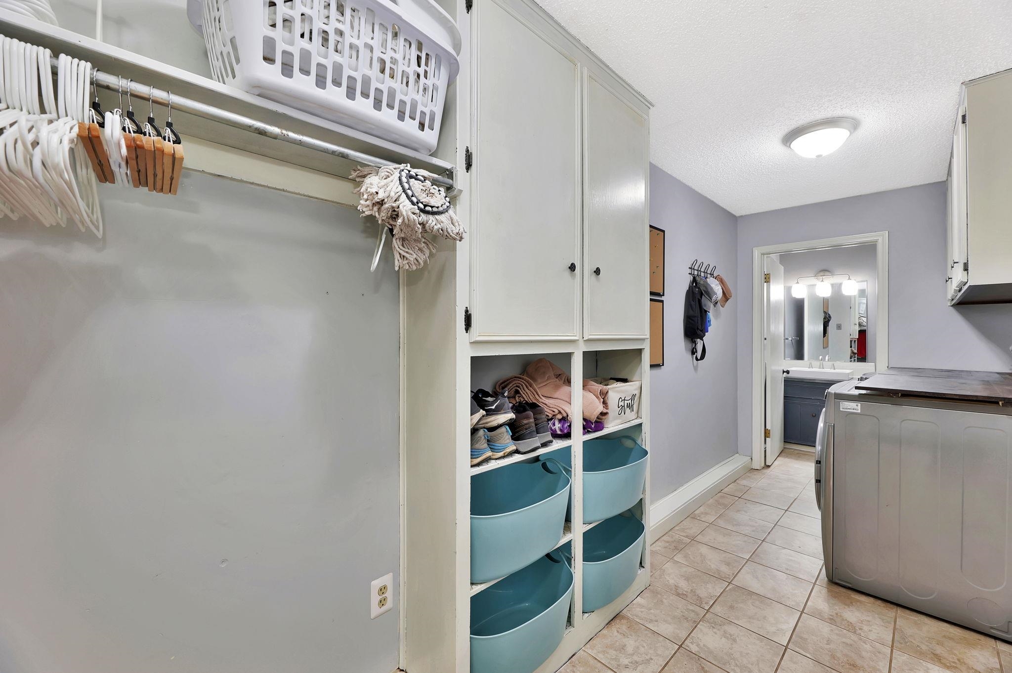 1216 N Armstrong Ct, Derby, Virginia image 23