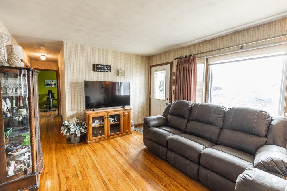 1317 Indian Rock Ln, Salina, Kansas image 2