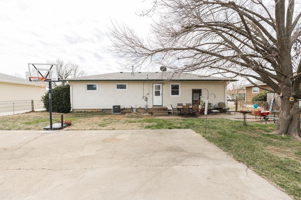 1317 Indian Rock Ln, Salina, Kansas image 15