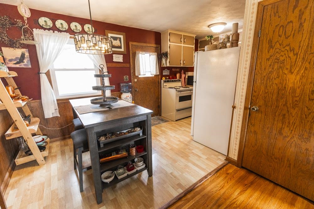 1317 Indian Rock Ln, Salina, Kansas image 3