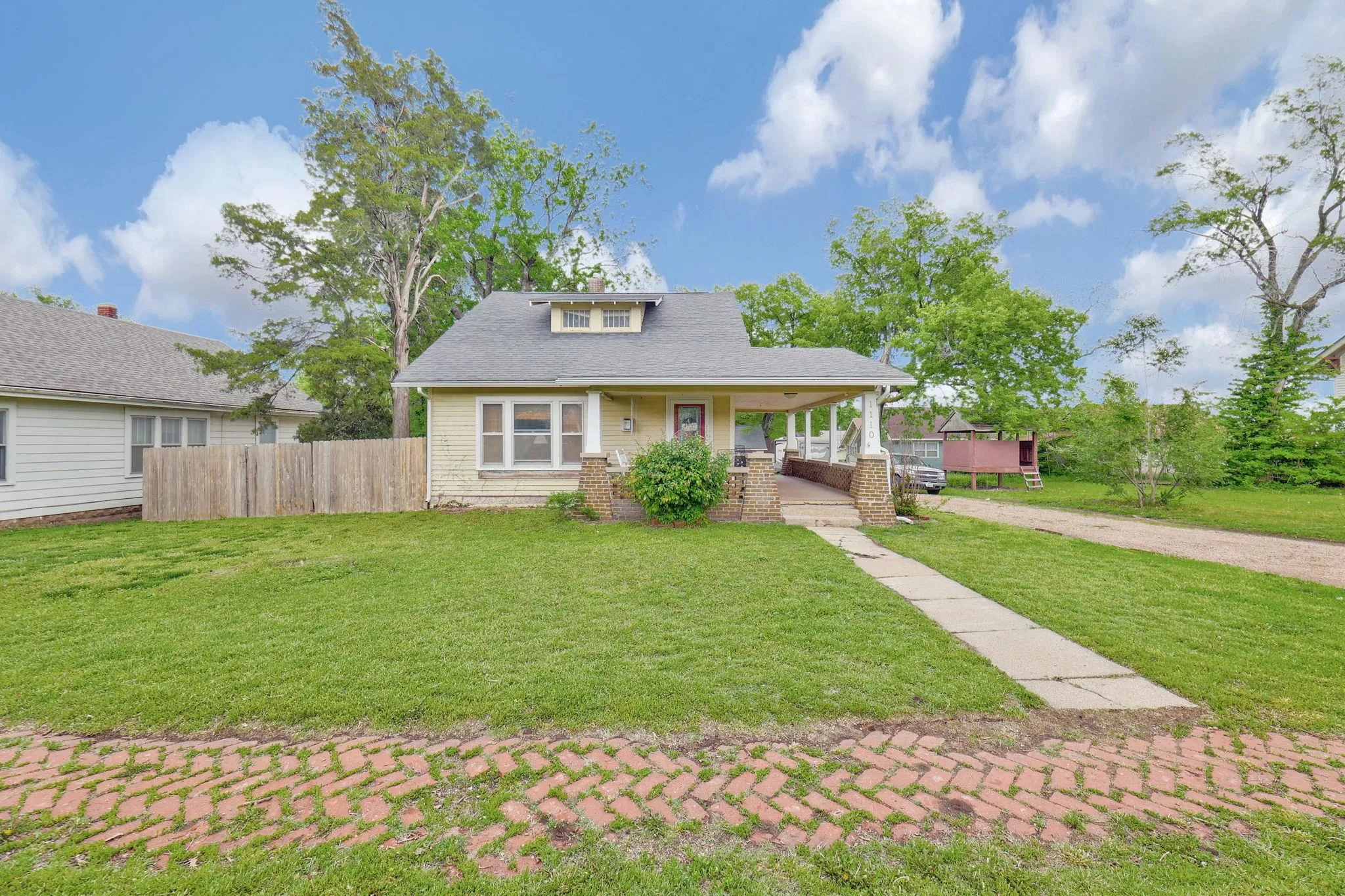 Augusta, Kansas 67010, United States, 4 Bedrooms Bedrooms, ,2 BathroomsBathrooms,Residential,Active,121479