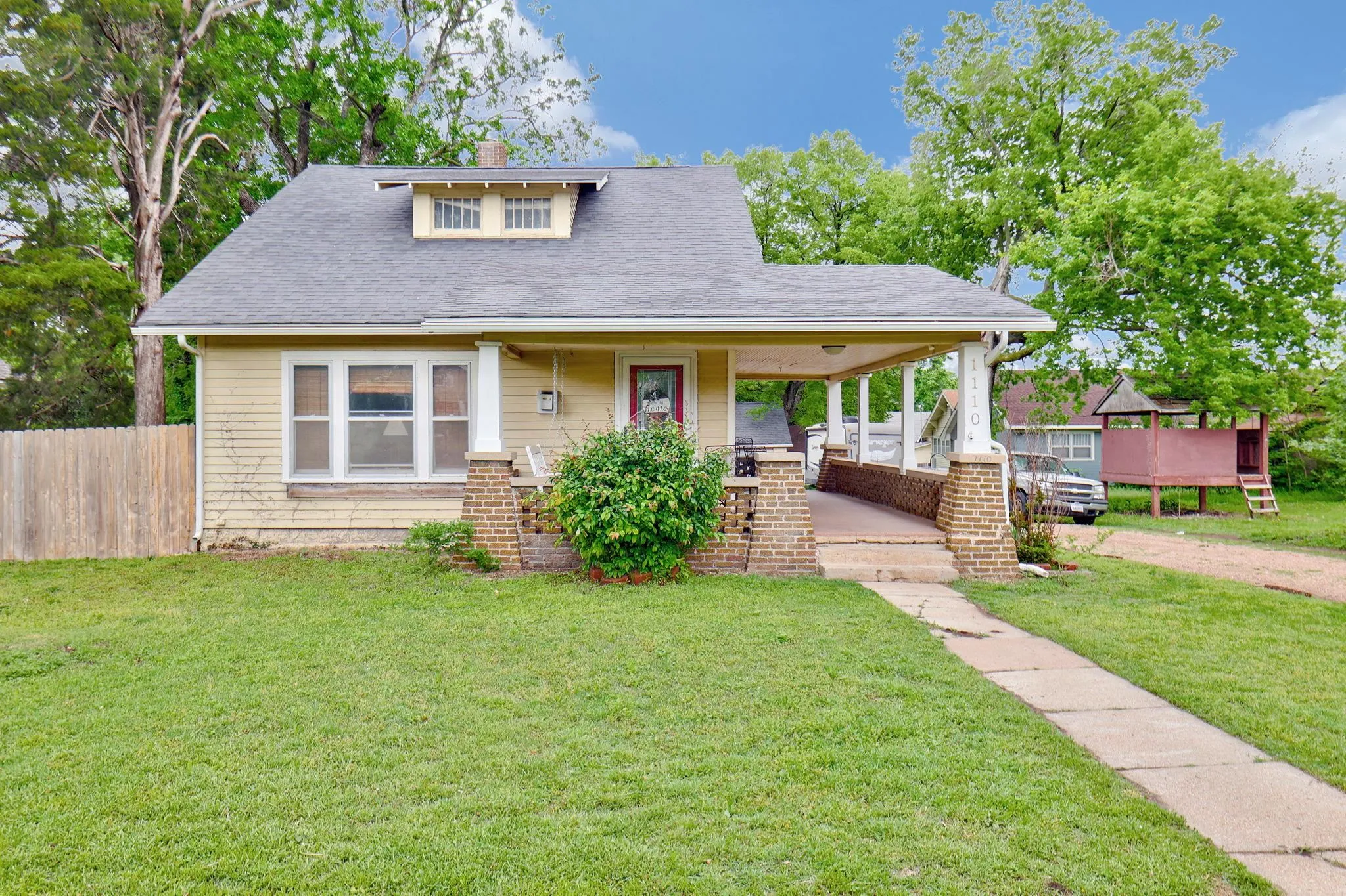 Augusta, Kansas 67010, United States, 4 Bedrooms Bedrooms, ,2 BathroomsBathrooms,Residential,Active,121479