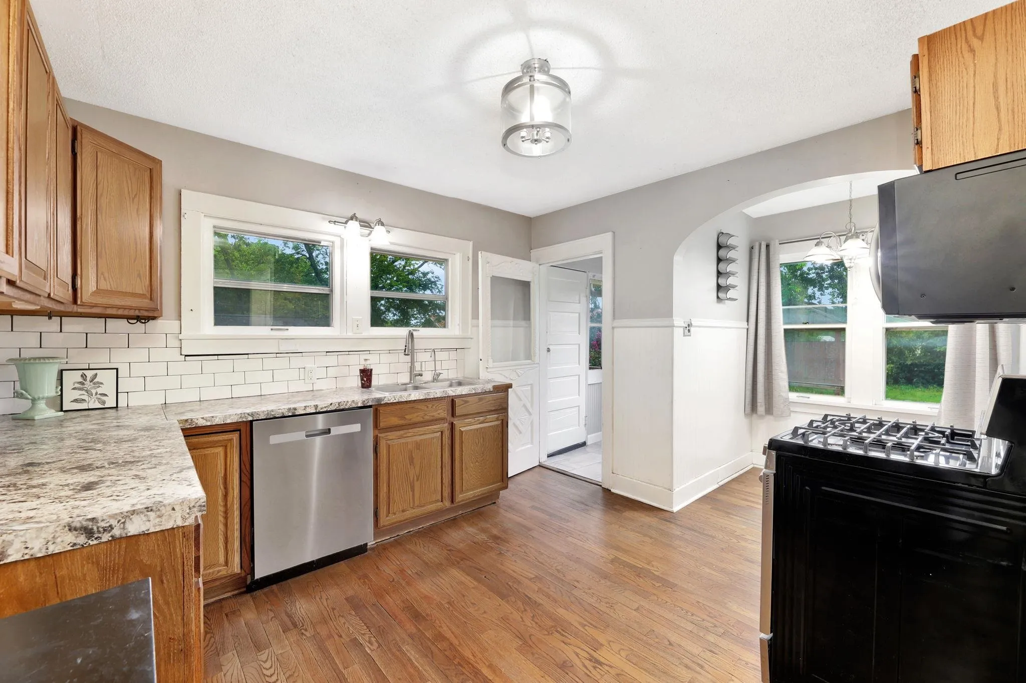 Augusta, Kansas 67010, United States, 4 Bedrooms Bedrooms, ,2 BathroomsBathrooms,Residential,Active,121479