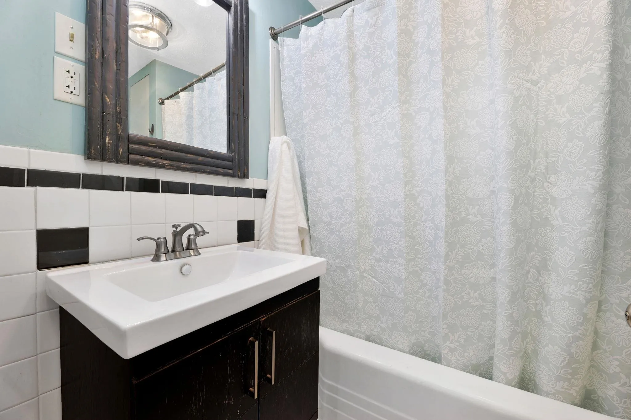 Augusta, Kansas 67010, United States, 4 Bedrooms Bedrooms, ,2 BathroomsBathrooms,Residential,Active,121479