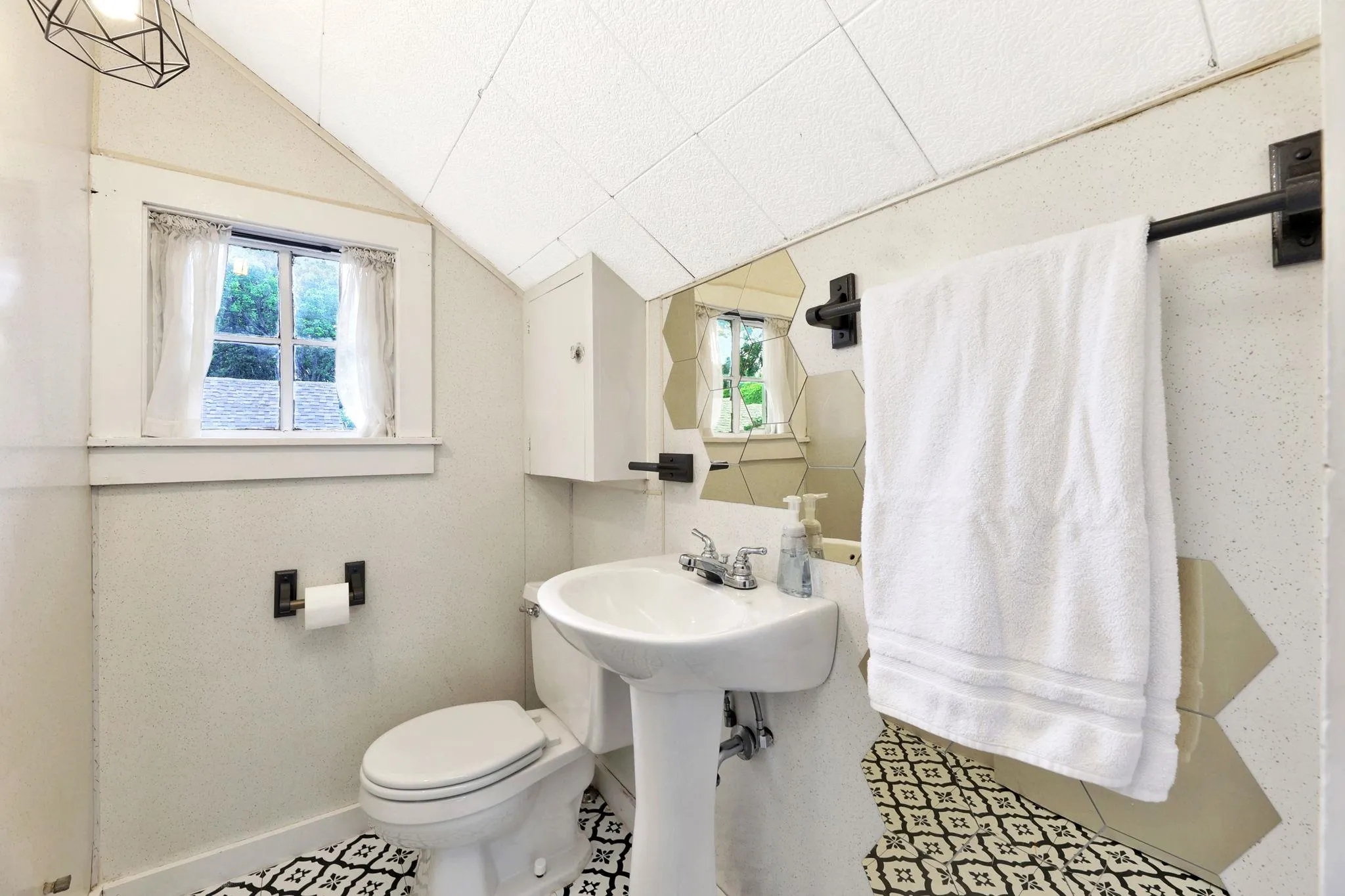 Augusta, Kansas 67010, United States, 4 Bedrooms Bedrooms, ,2 BathroomsBathrooms,Residential,Active,121479