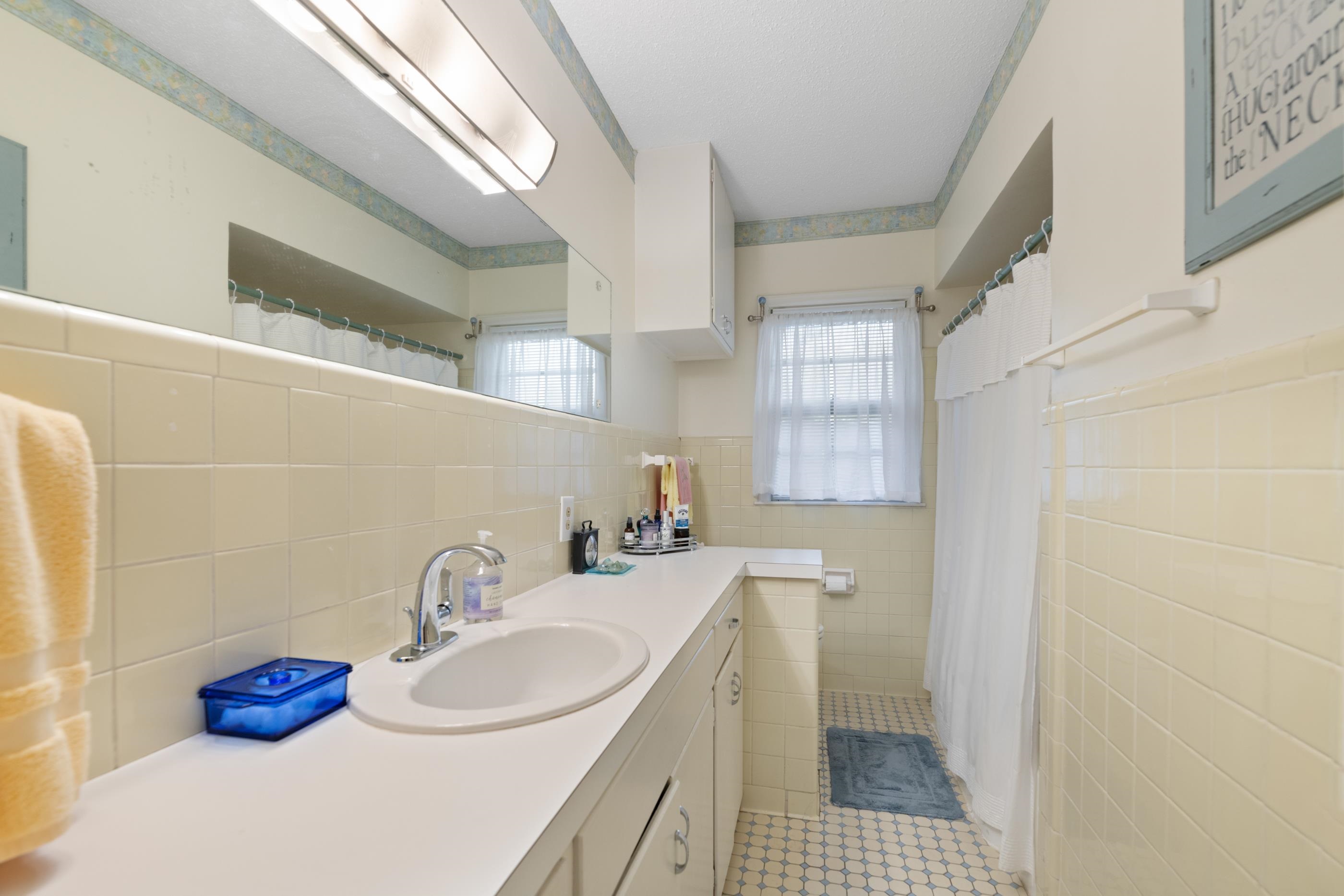 5653 E Park Hollow Dr, Wichita, Kansas image 32