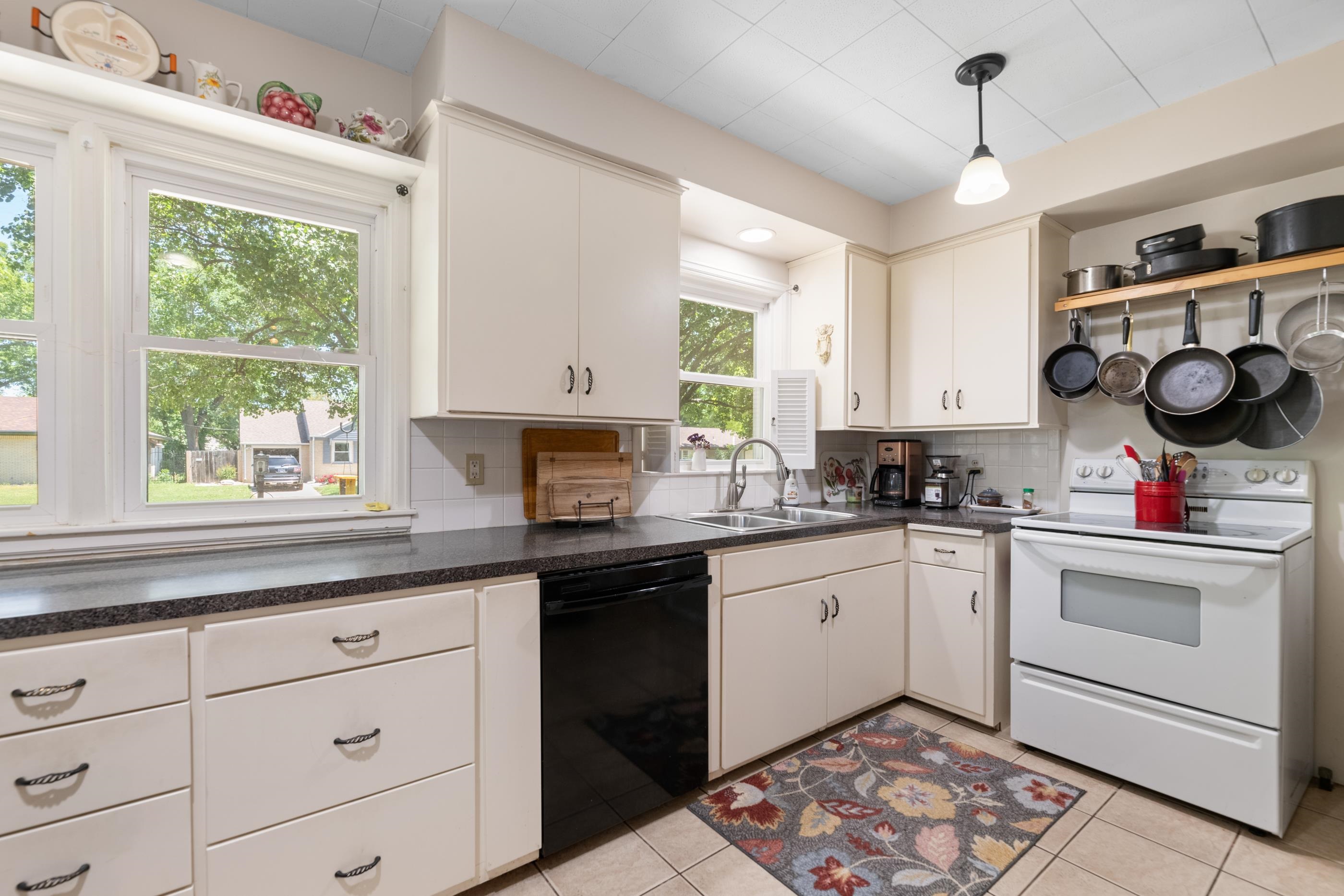 5653 E Park Hollow Dr, Wichita, Kansas image 22