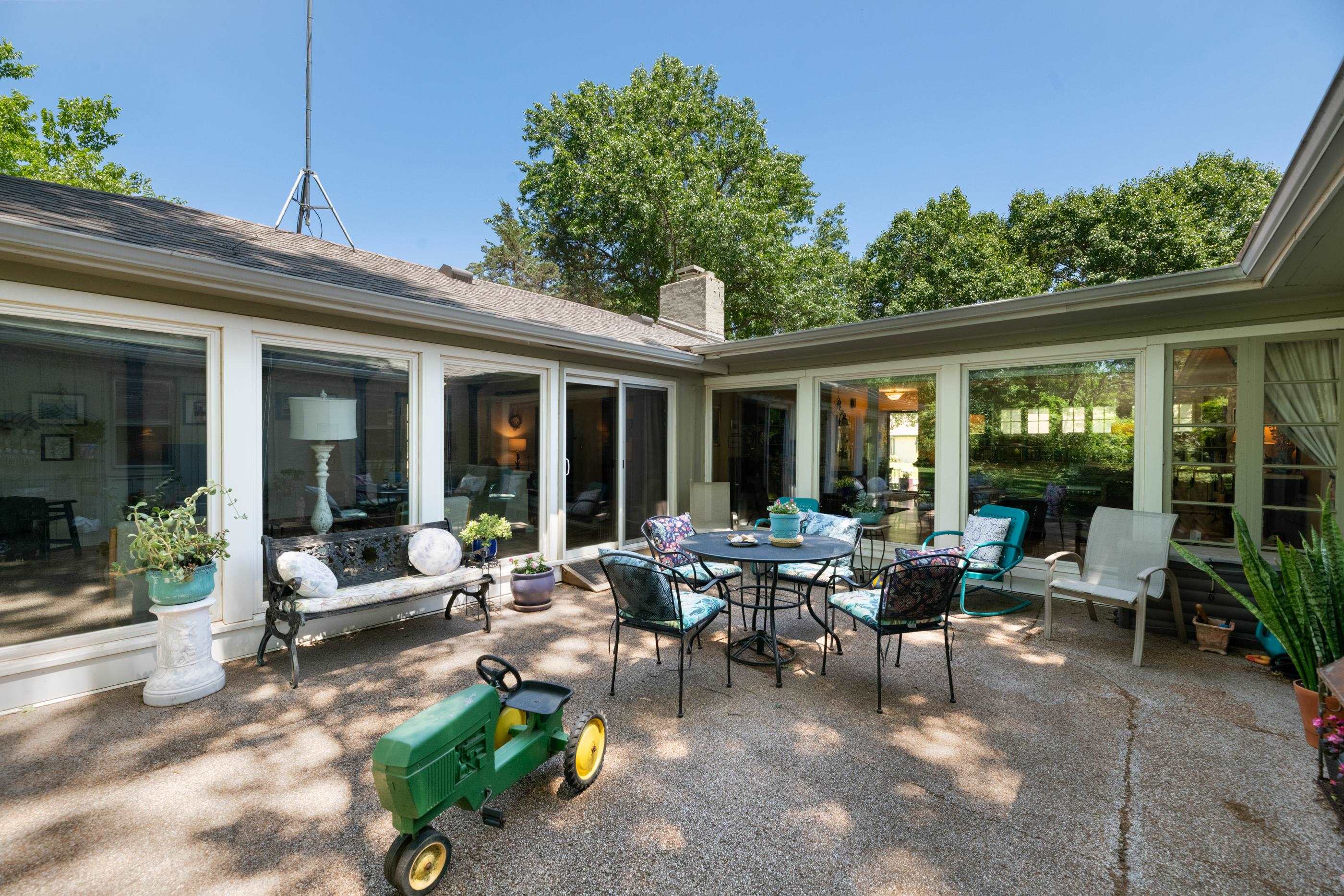 5653 E Park Hollow Dr, Wichita, Kansas image 5