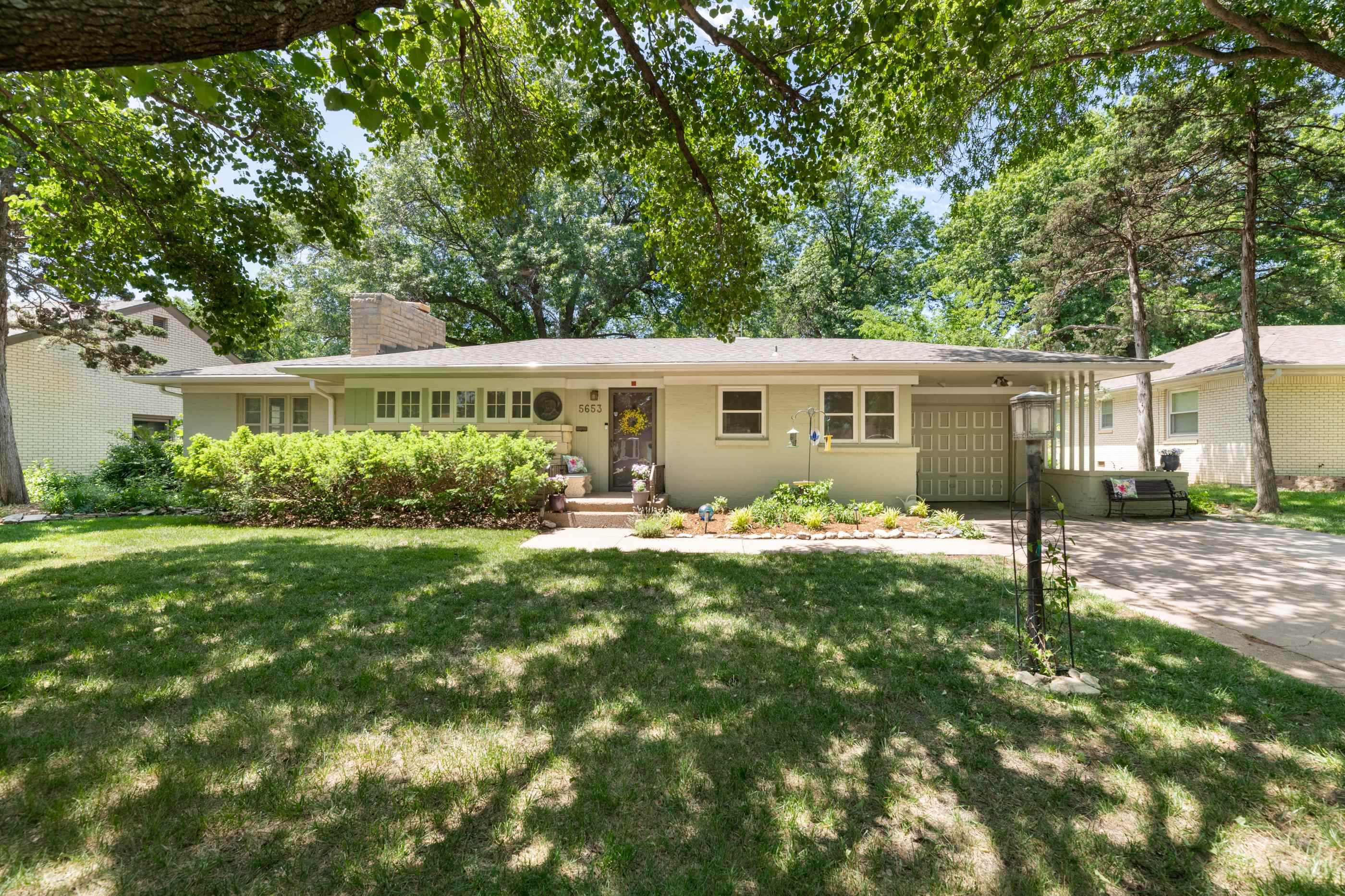 5653 E Park Hollow Dr, Wichita, Kansas image 2