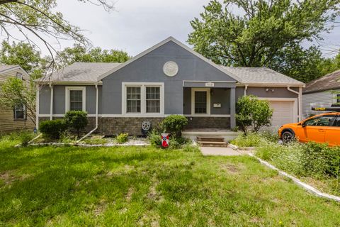 Townhouse For Sale - 933 N Parkwood Ln<br/> Wichita, KS 67208