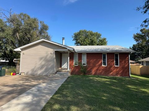 Homes For Sale - 426 N Marmaton Rd<br/> El Dorado, KS 67042
