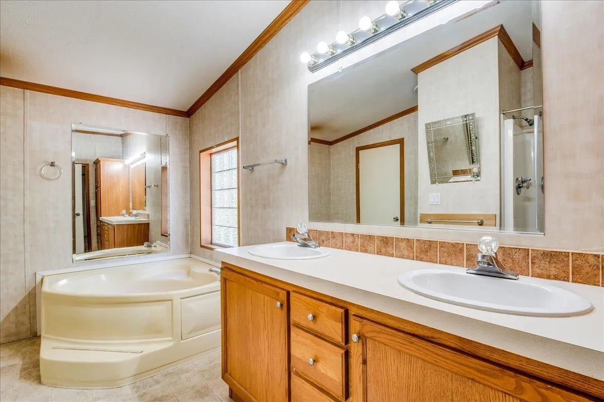 Derby, Kansas 67037, United States, 3 Bedrooms Bedrooms, ,2 BathroomsBathrooms,Residential,Pending,130137