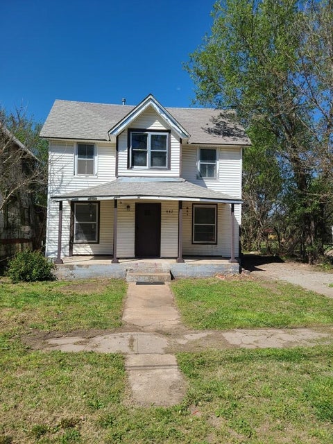 Homes For Sale - 442 W 8th Ave<br/> Winfield, KS 67156