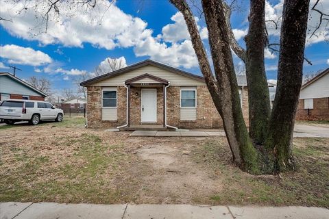 Homes For Sale - 1507 E Berkeley Ave<br/> Wichita, KS 67216