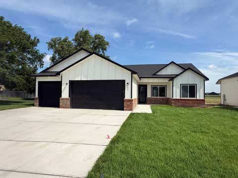 Homes For Sale - 23 Kingdom Ct<br/> Goddard, KS 67052