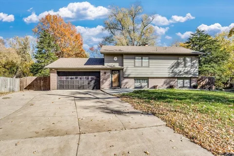 855 E Greenway Ct, Derby, KS MLS: 652735