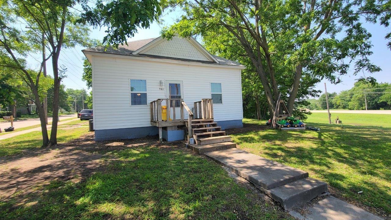 702 W 4th St, Wellington, Kansas image 3