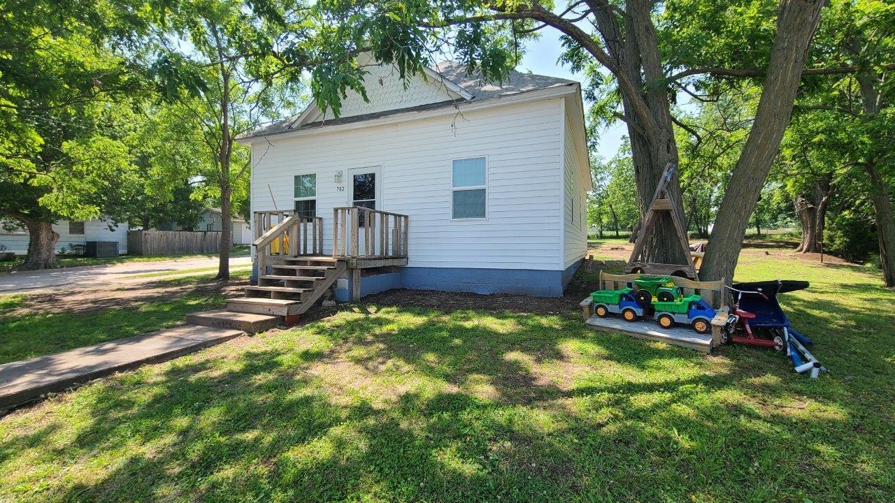 702 W 4th St, Wellington, Kansas image 2