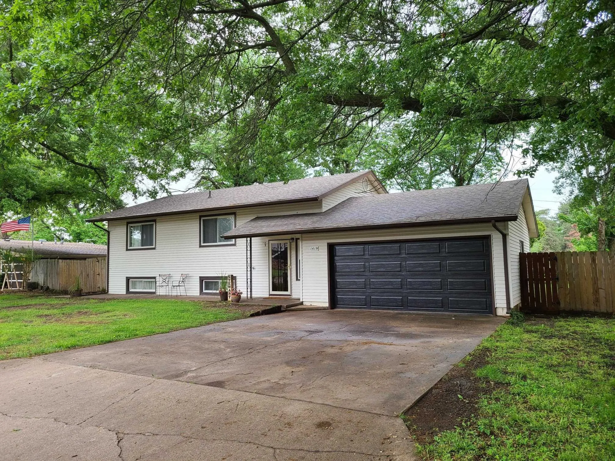 Winfield, Kansas 67156, United States, 4 Bedrooms Bedrooms, ,3 BathroomsBathrooms,Residential,Active,246723