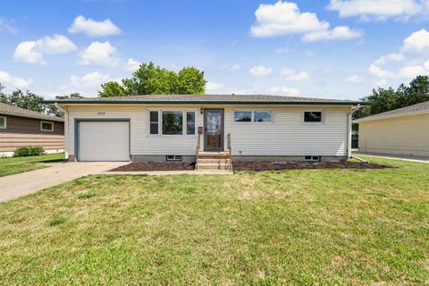 Homes For Sale - 1317 Indian Rock Ln<br/> Salina, KS 67401