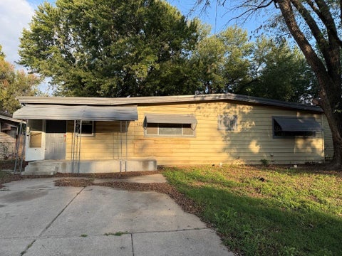 Homes For Sale - 422 S Wire Ave<br/> Haysville, KS 67060