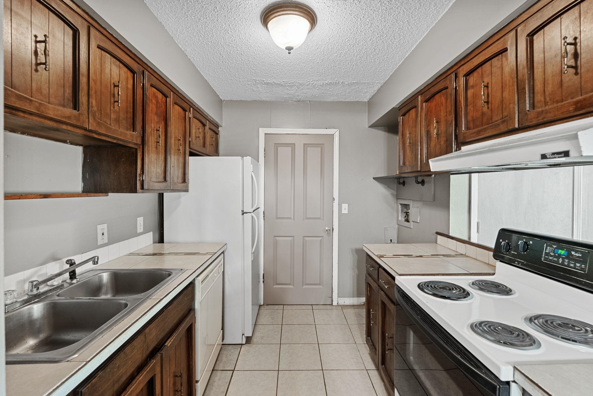 8724 W University St, Wichita, Kansas image 9