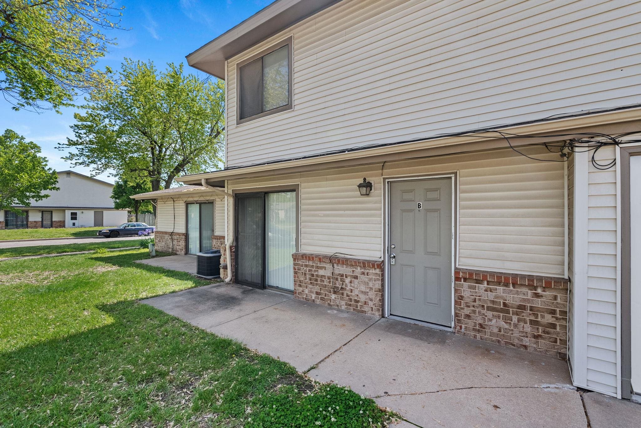 8724 W University St, Wichita, Kansas image 25