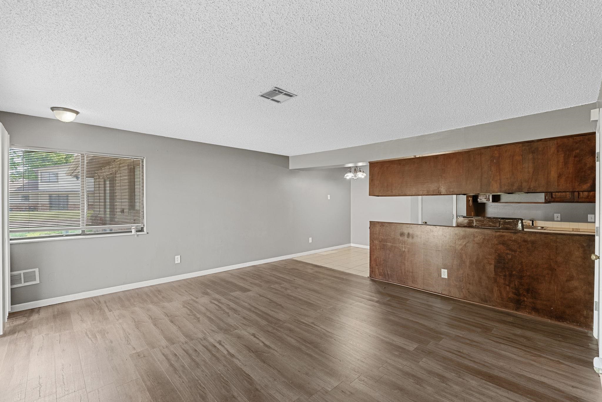 8724 W University St, Wichita, Kansas image 3