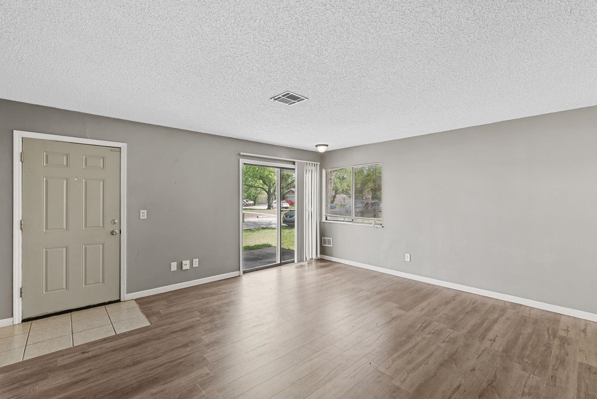 8724 W University St, Wichita, Kansas image 4