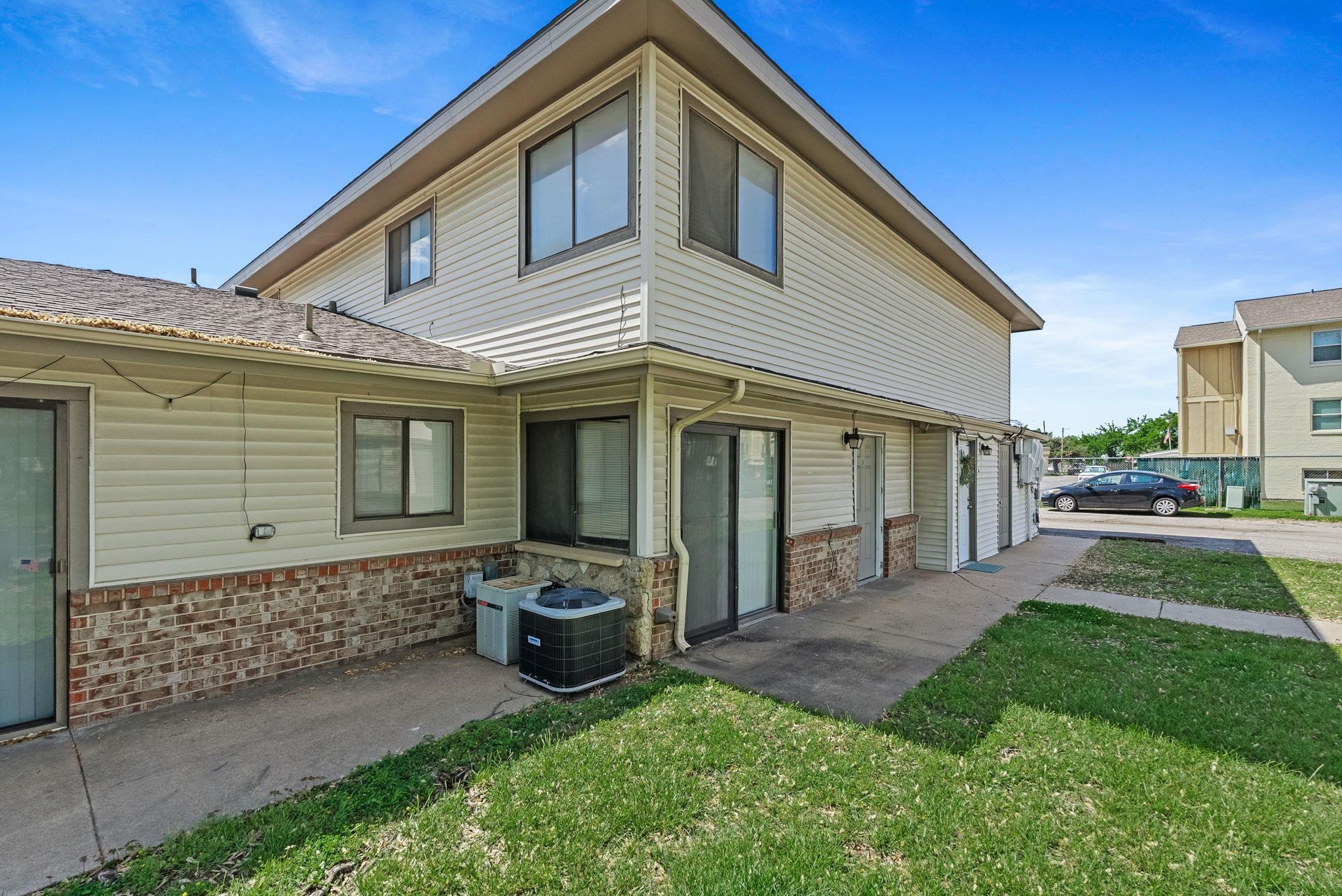 8724 W University St, Wichita, Kansas image 23