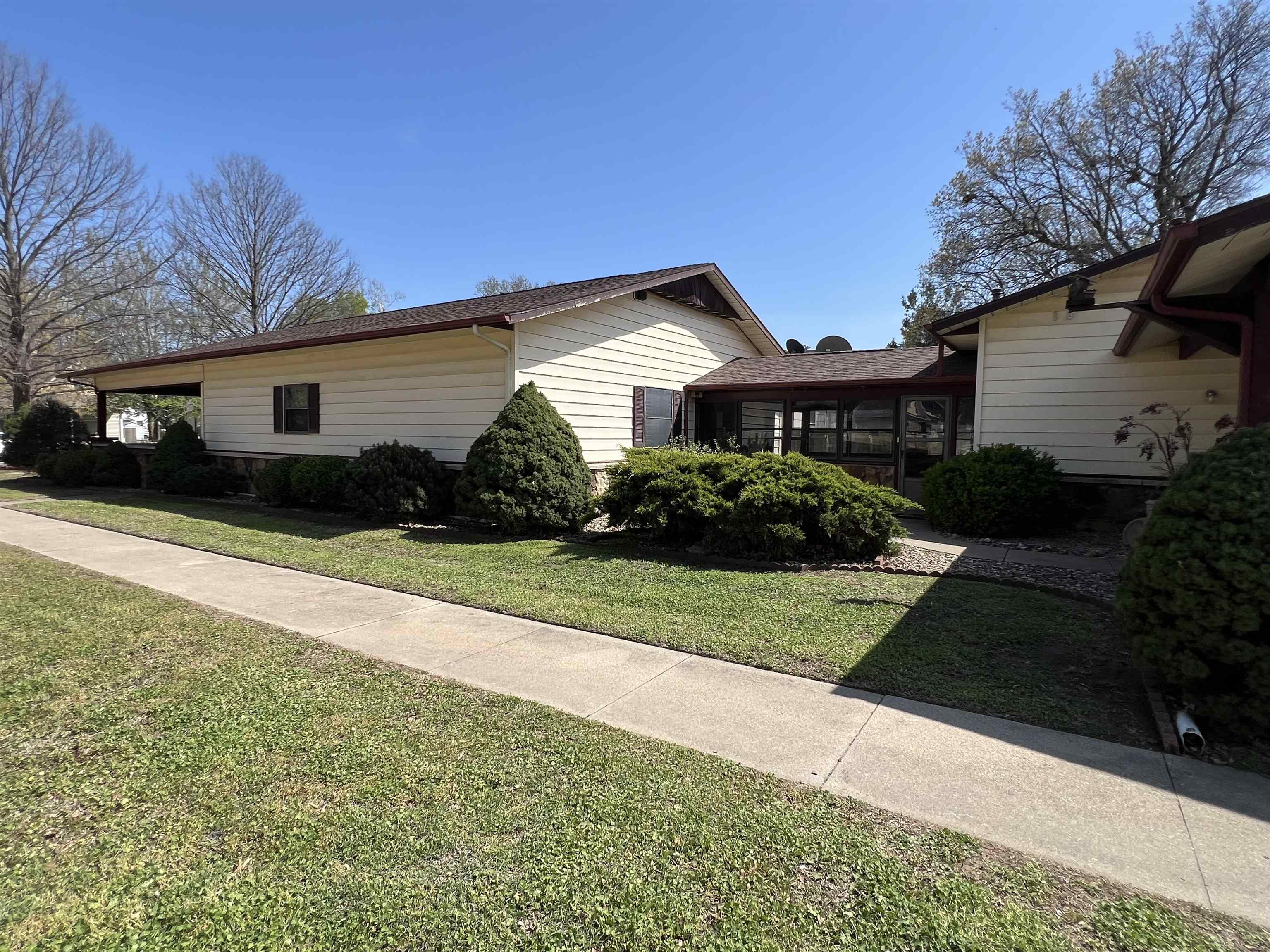 525 N 2nd St, Arkansas City, Kansas image 31