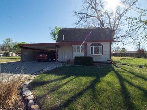 Homes For Sale - 706 S Washington St<br/> Marion County, Hillsboro, KS 67063