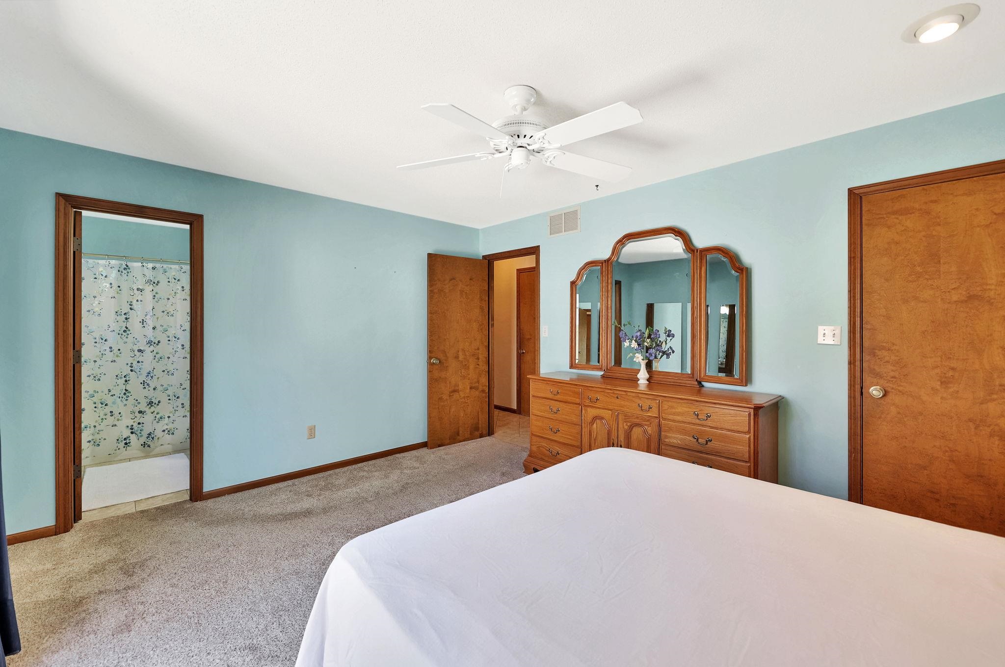 Derby, Kansas 67037, United States, 3 Bedrooms Bedrooms, ,3 BathroomsBathrooms,Residential,Pending,62714