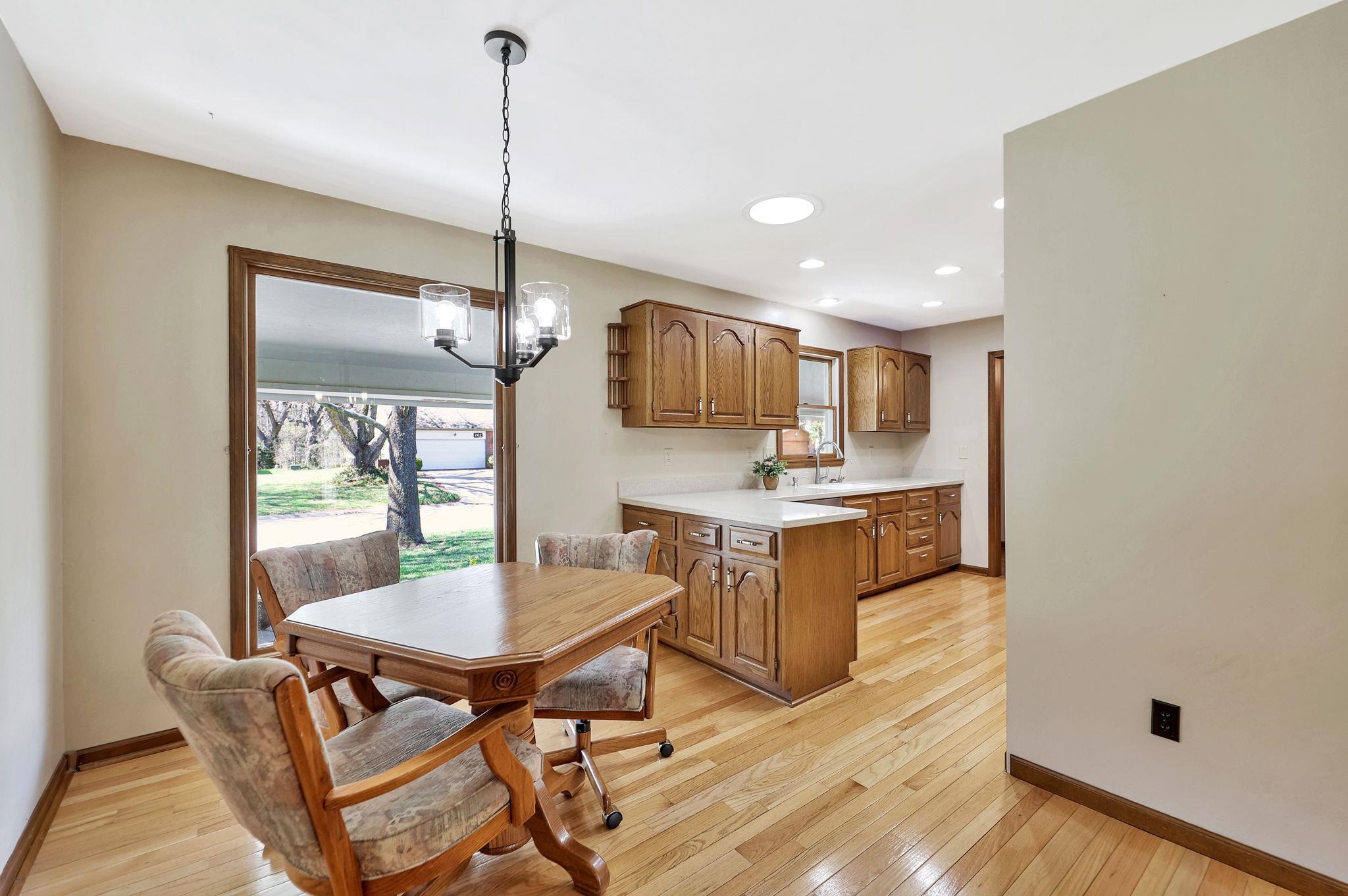 Derby, Kansas 67037, United States, 3 Bedrooms Bedrooms, ,3 BathroomsBathrooms,Residential,Pending,62714