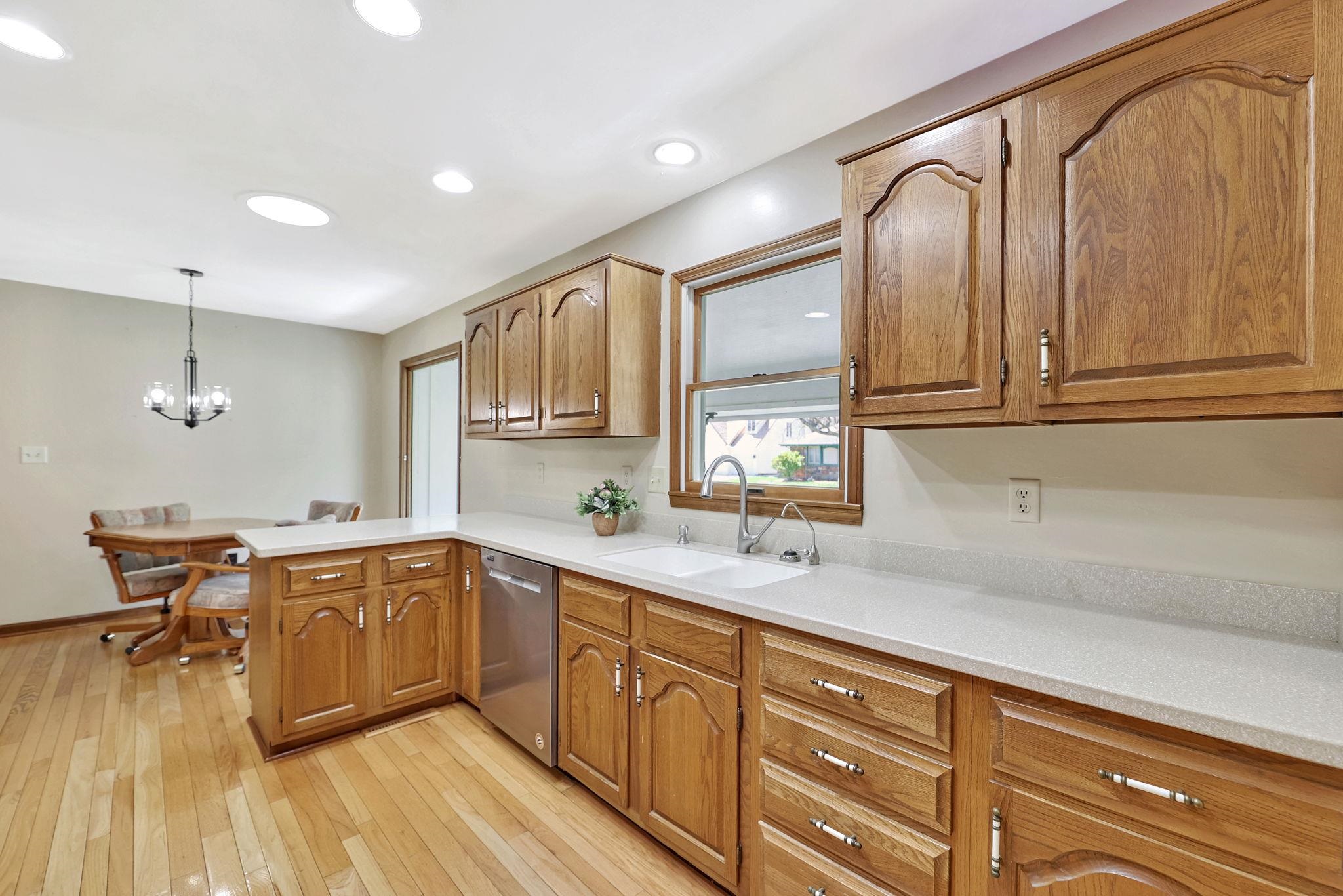 Derby, Kansas 67037, United States, 3 Bedrooms Bedrooms, ,3 BathroomsBathrooms,Residential,Pending,62714