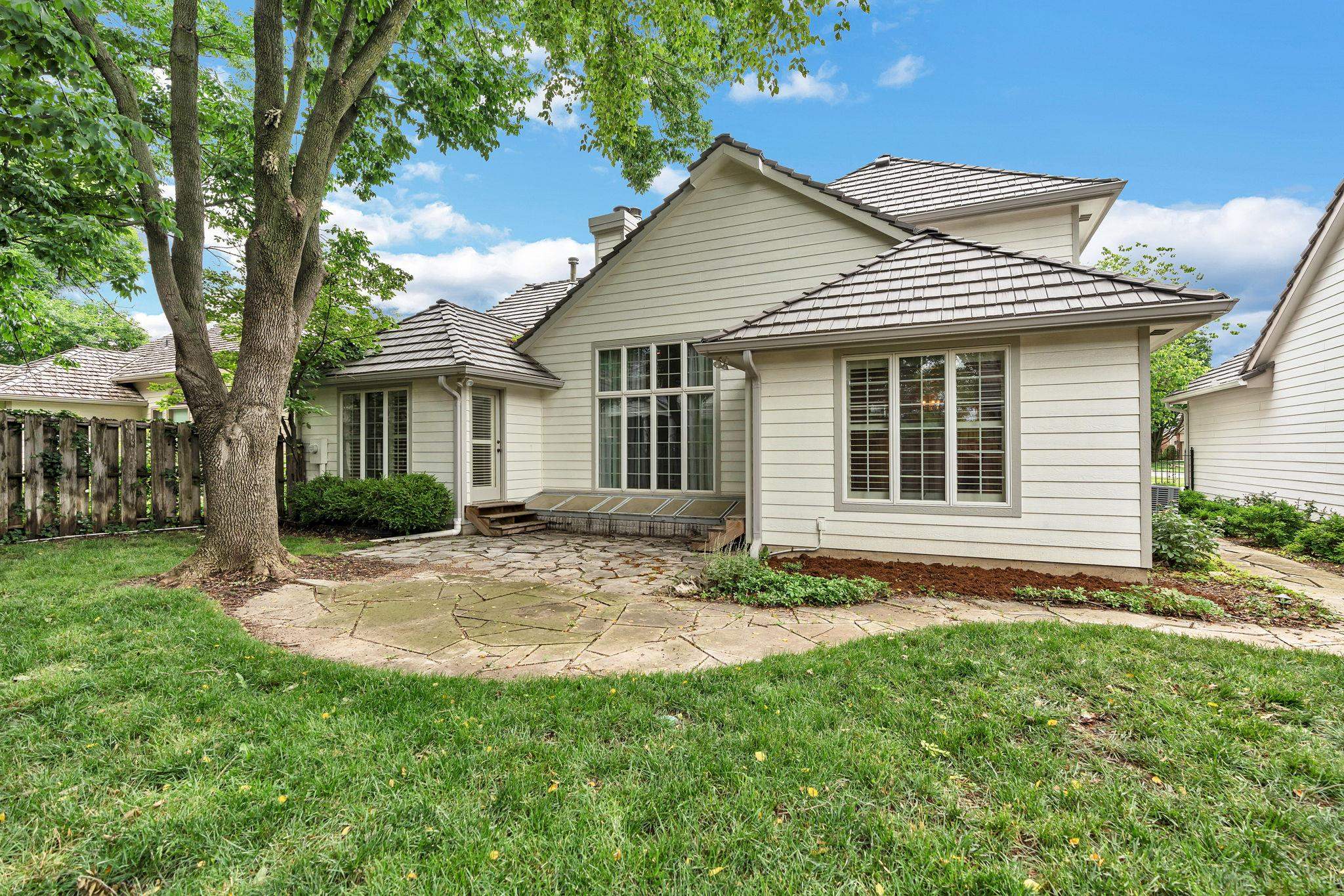 8909 E Bradford Circle, Wichita, Kansas image 35