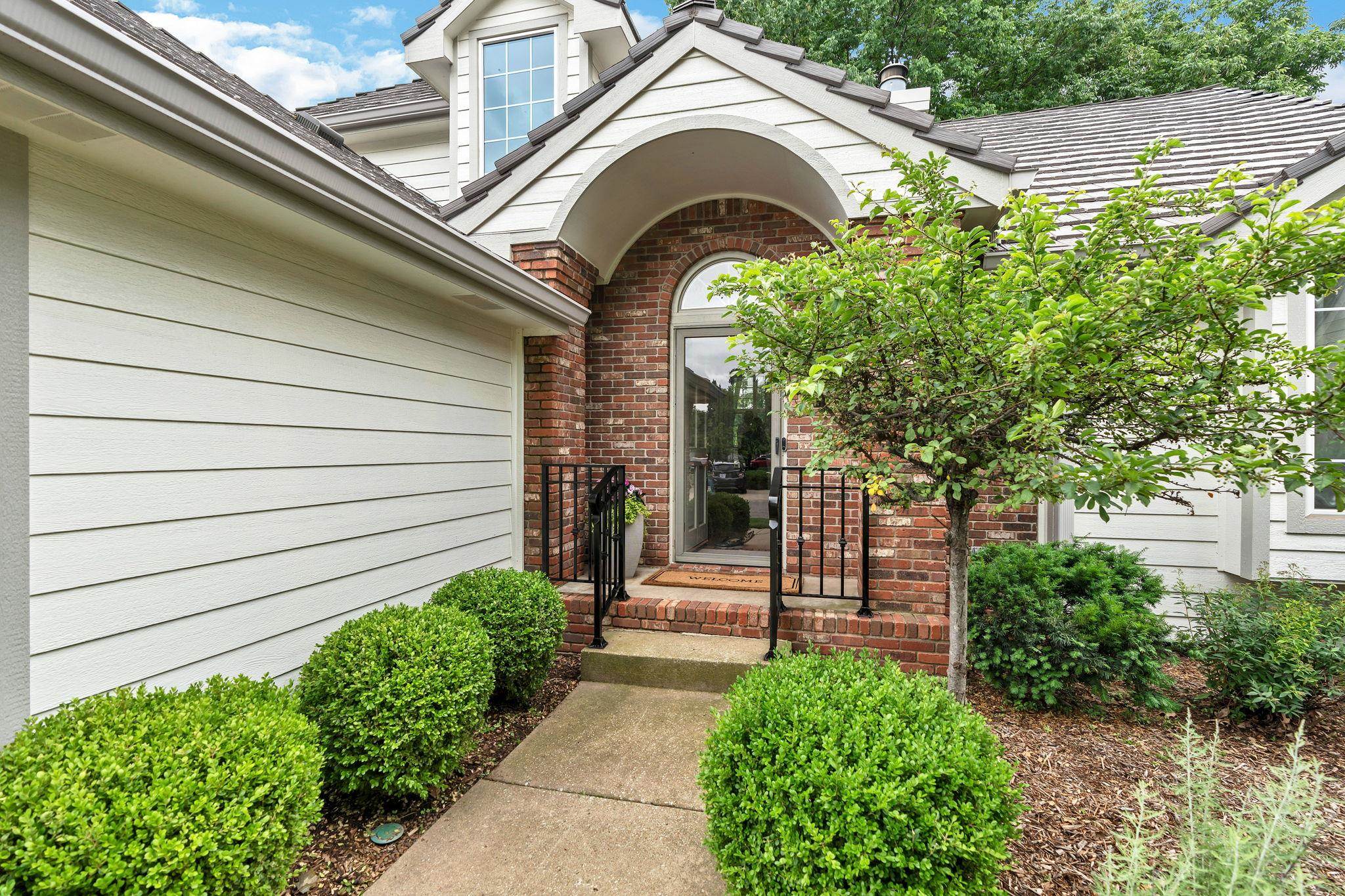 8909 E Bradford Circle, Wichita, Kansas image 2