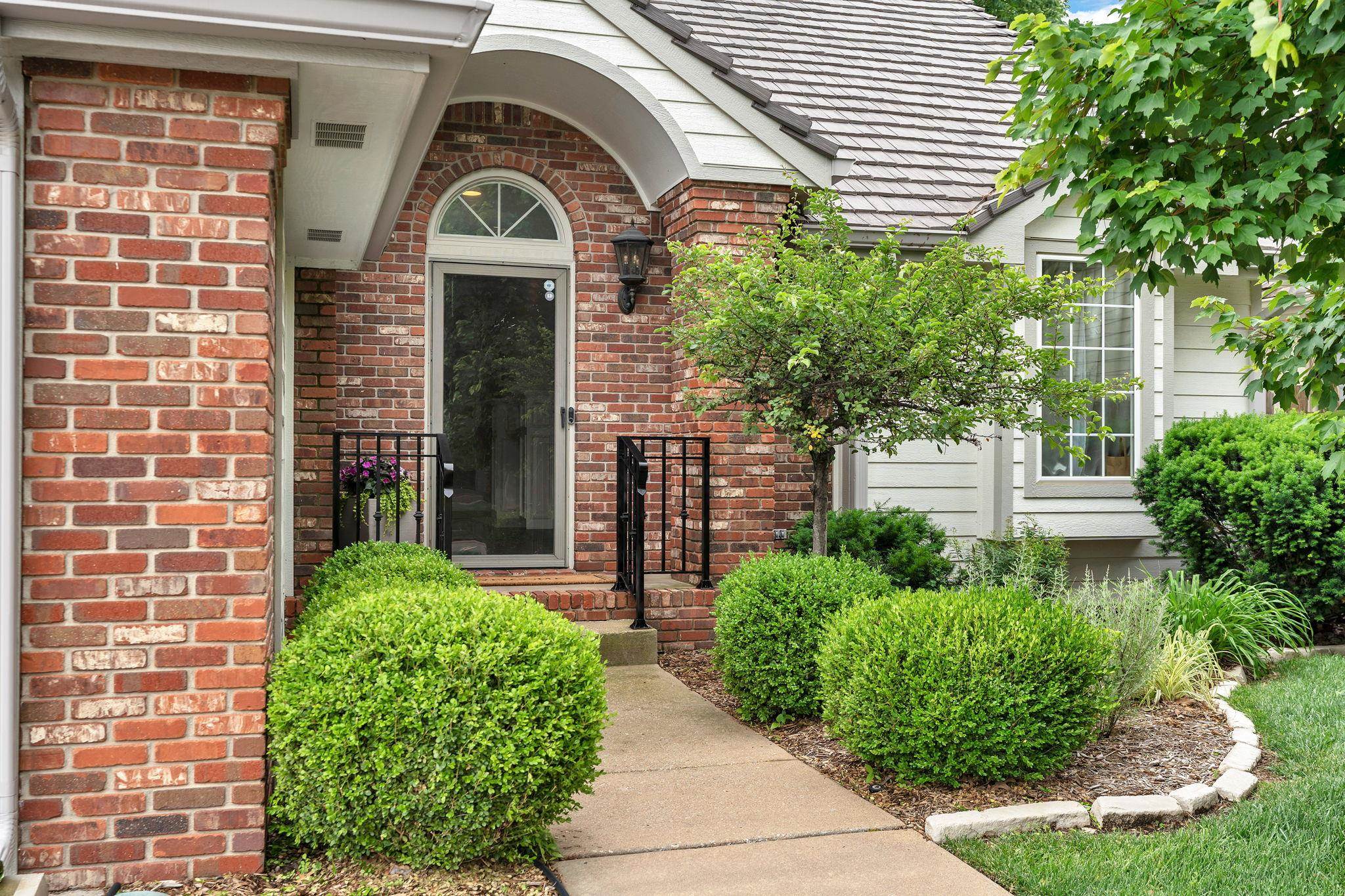 8909 E Bradford Circle, Wichita, Kansas image 3